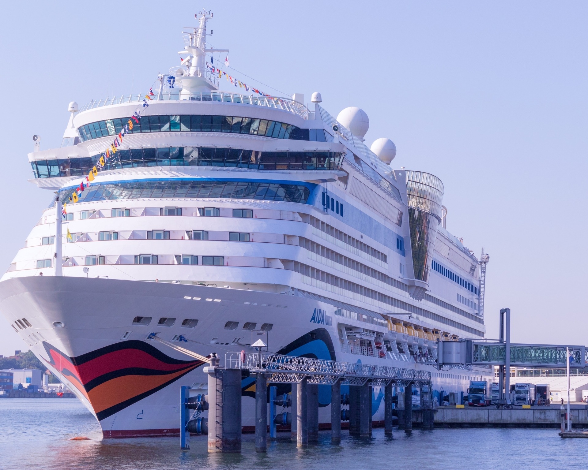 Schiffsankünfte im Hamburger Hafen