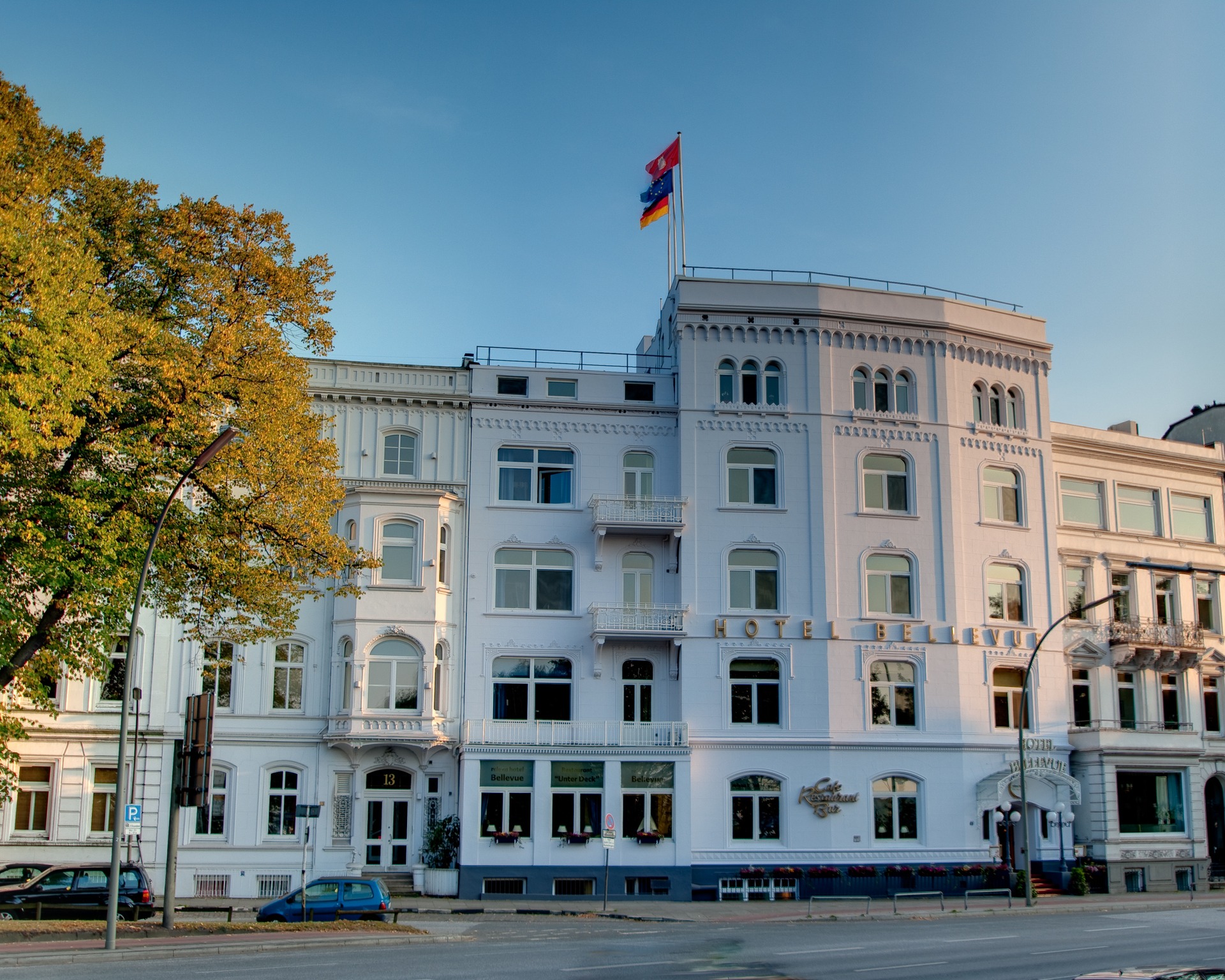 Hotel Bellevue in Hamburg - Außenansicht am Tag