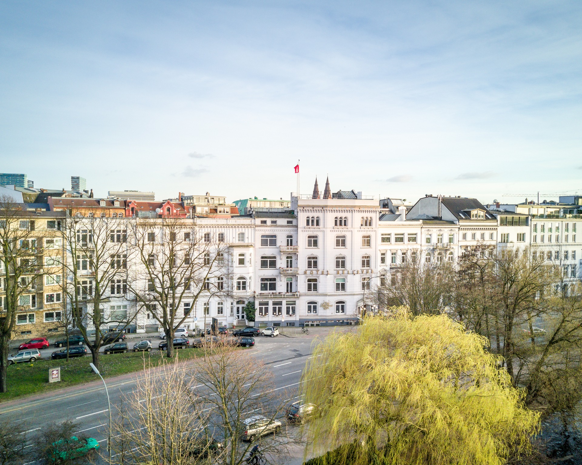 Alsterblick Hamburg auf das Hotel Bellevue