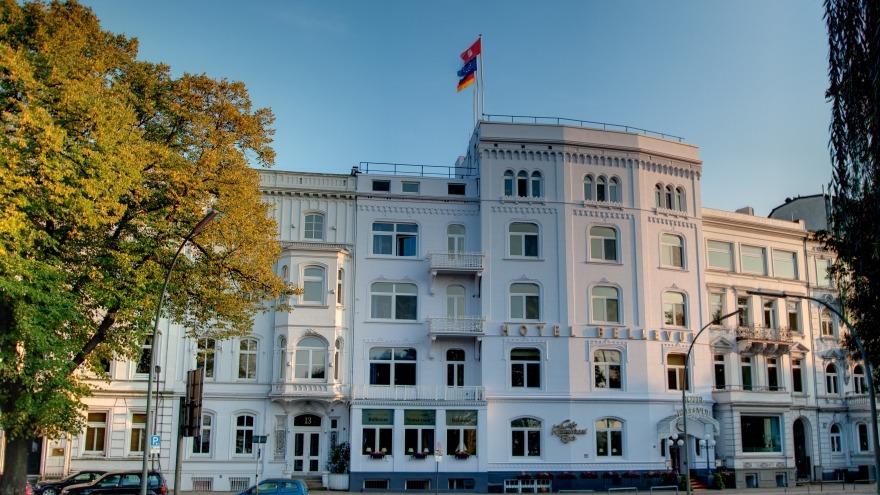 Hotel Bellevue in Hamburg - Außenansicht am Tag