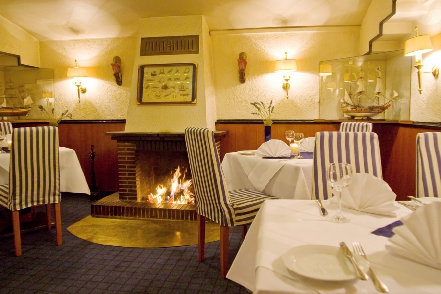 Hamburger Küche im Restaurant "Unter Deck" in Hamburg